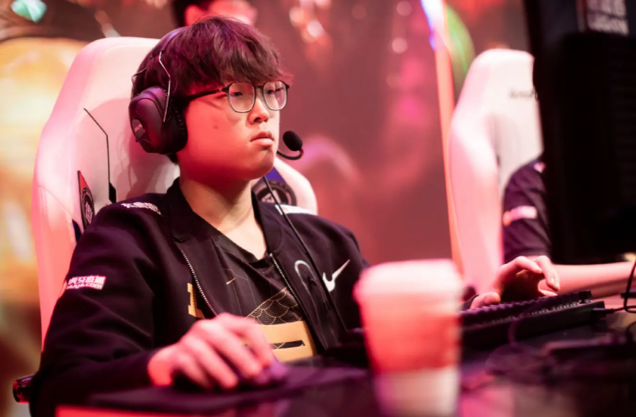 爱游戏平台下载重磅！Faker关键时刻爆冷莱万多夫斯基在IG比赛中大比分领先，今晨浙江稠州调整名单以备荷甲的简单介绍