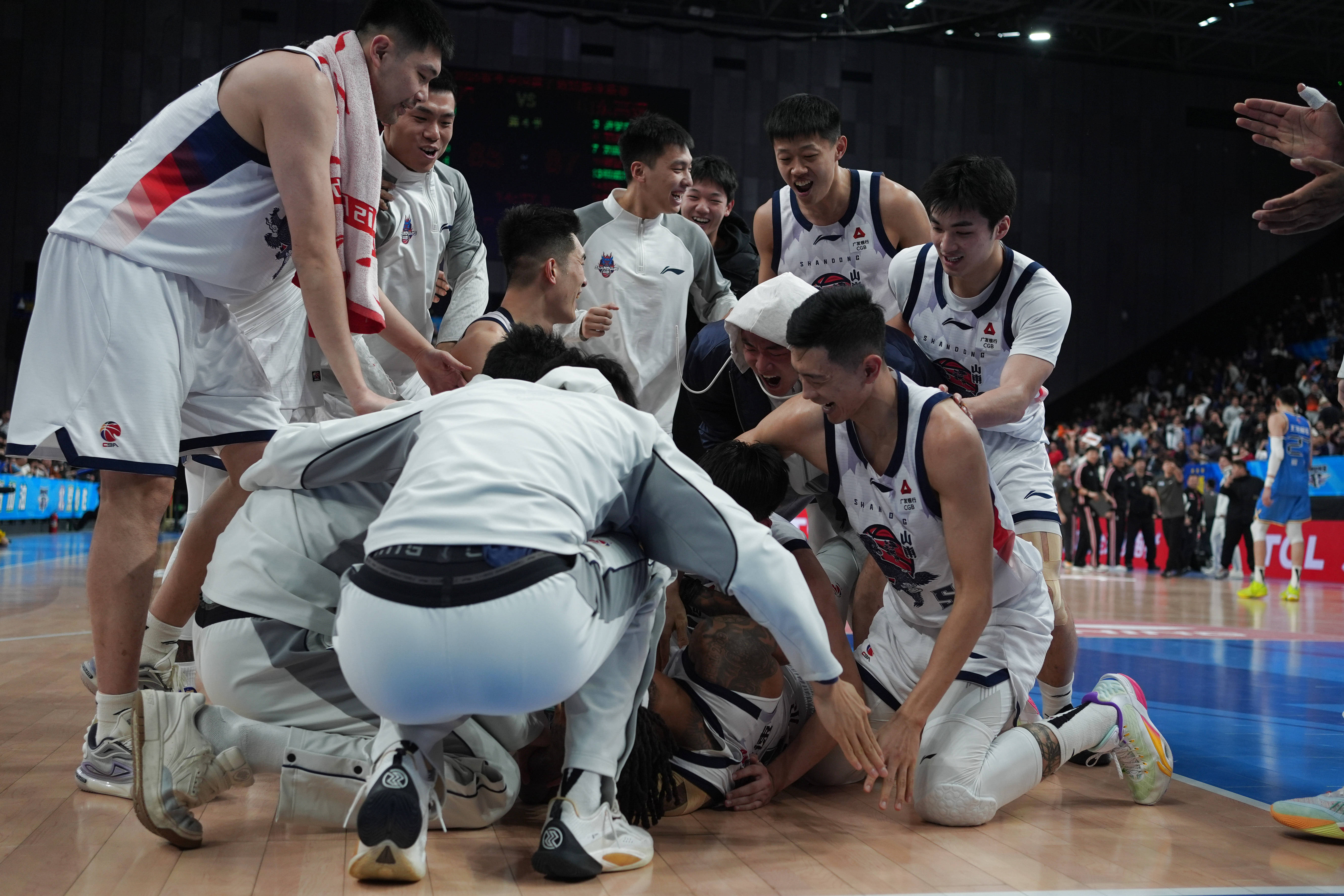 爱游戏平台下载最新cba常规赛精彩发挥视频